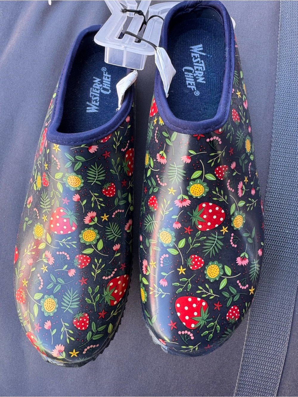 Western Chief Navy Strawberry & Floral Garden Rain Clogs size 10 - Picture 2 of 4